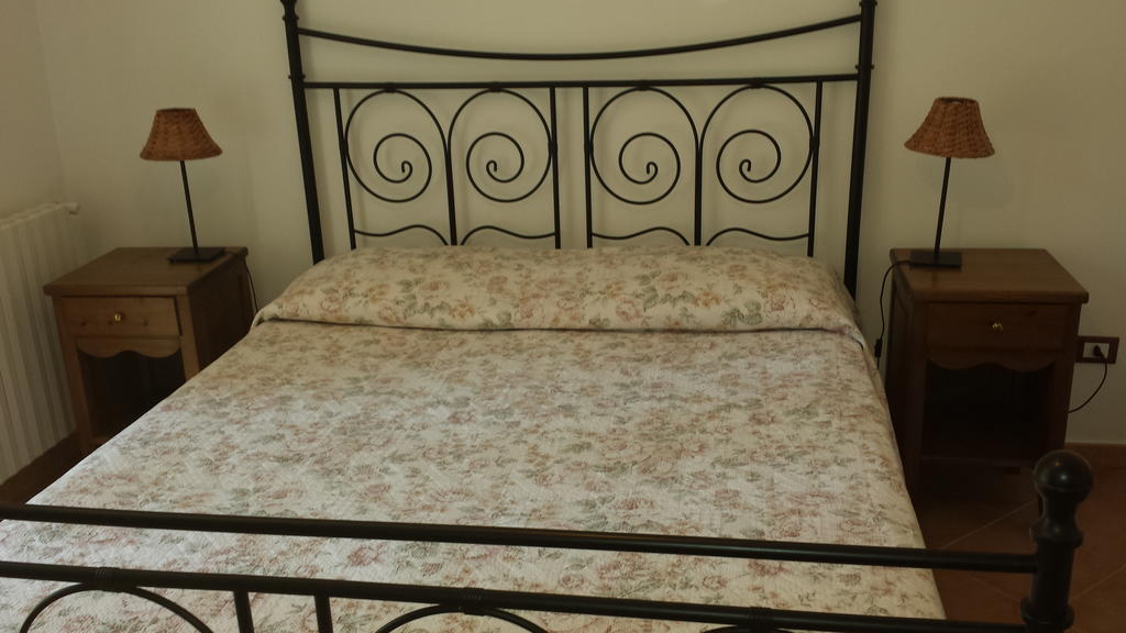 Al Castagno Bed & Breakfast Вико Екуензе Стая снимка